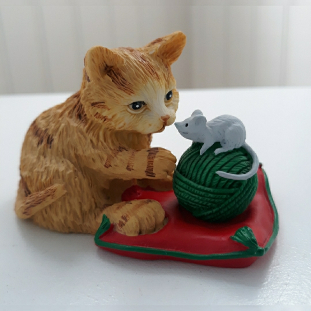 Vintage cat and mouse figurine